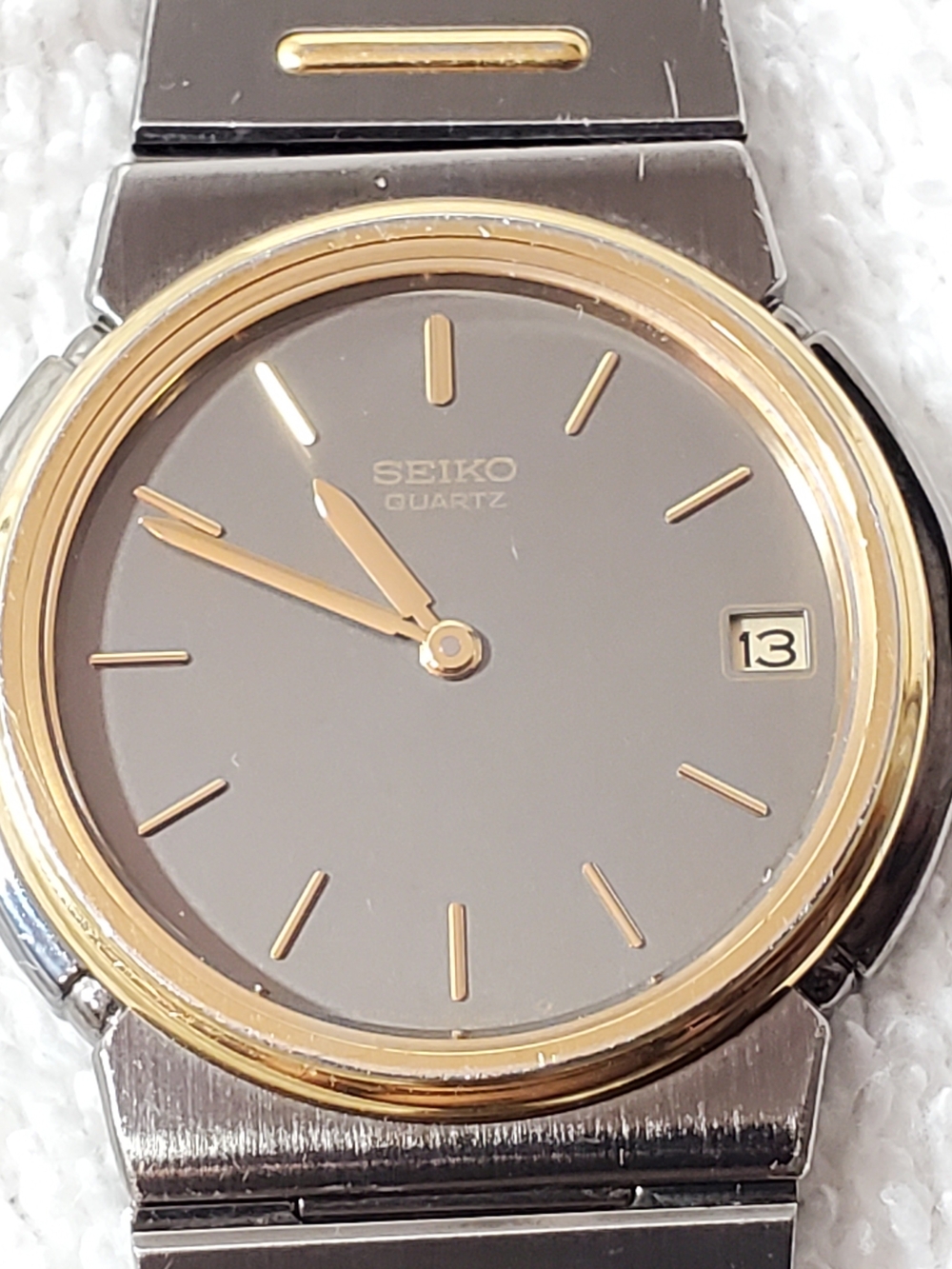 Vintage Seiko Men's Gray Dial Date Watch Five Jewels Gold Tone Stainless Steel